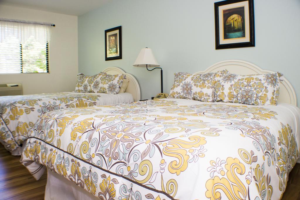Marina Cay Hotel Bigfork Room photo